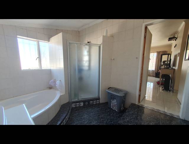 4 BEDROOM FREEHOLD FOR SALE IN BRACKENDOWNS